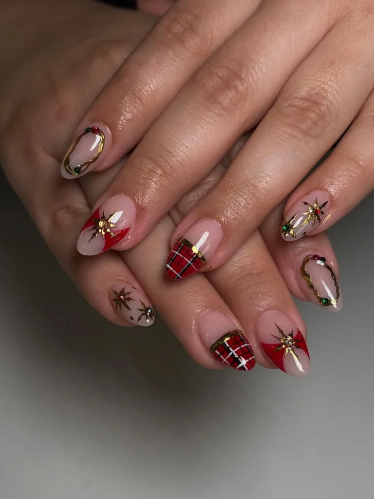 Plaid and gold Christmas nails designs